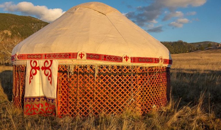 Can I Live in a Yurt in Ontario? (Must Read Rules)