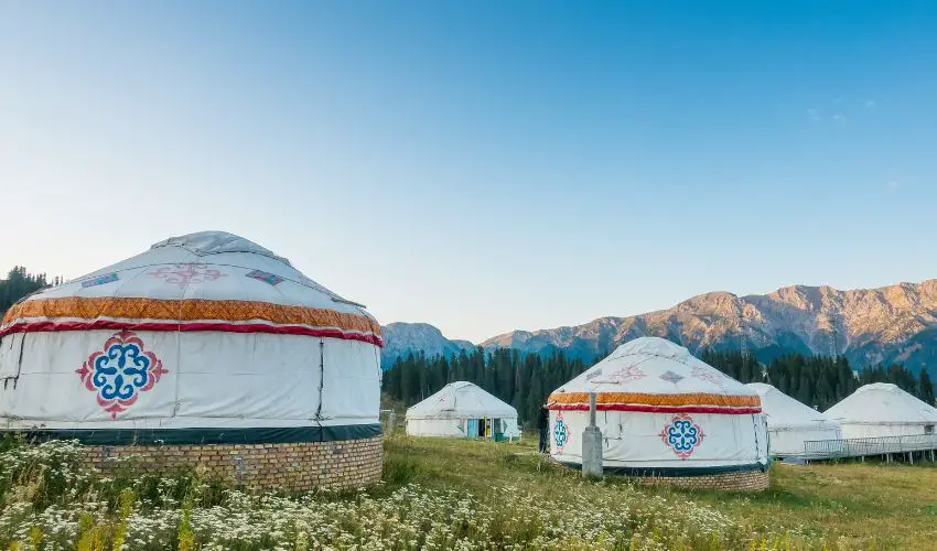 can you live in a yurt year round